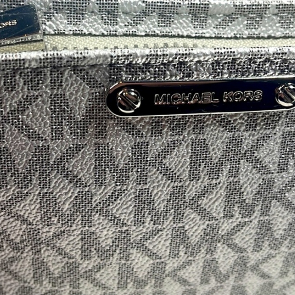 Michael Kors Silver Bag /Belt Fanny Pack - Picture 5 of 7